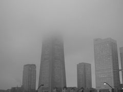 雲がかぶったランドマークタワー(5k) 