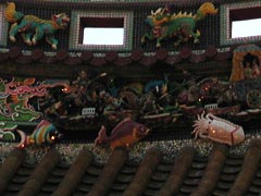 関帝廟の屋根飾り(12k) 20日撮影