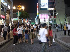 お盆の横浜駅商店街(15k) 