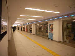 横浜駅東口地下(12k) 
